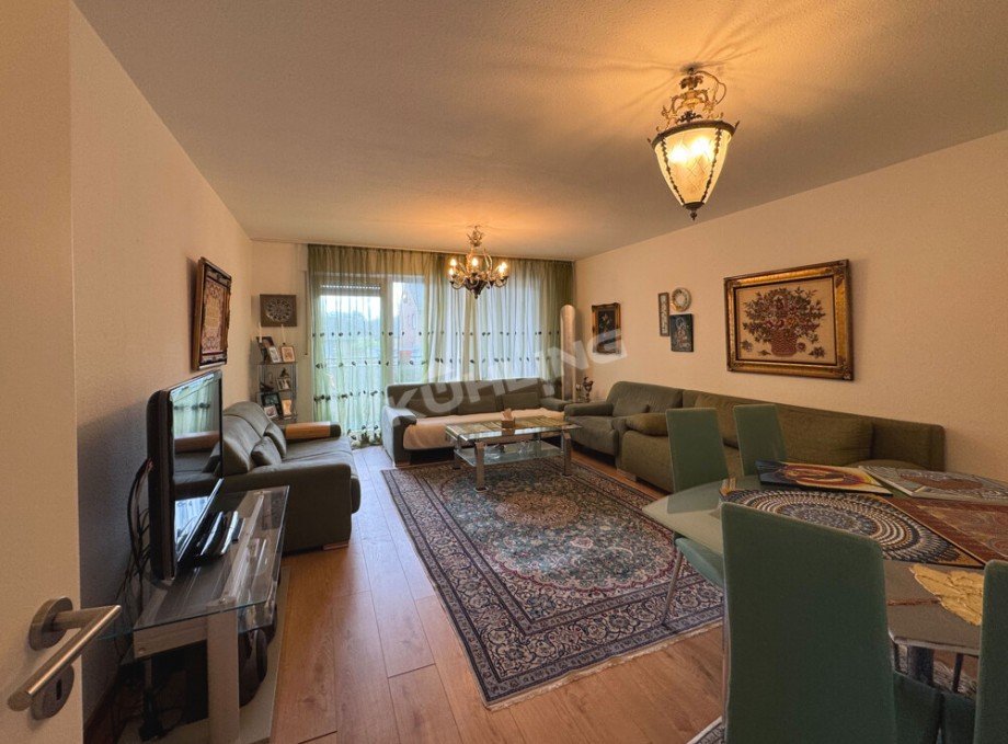 Wohn-Esszimmer mit Zugang zum Balkon Etagenwohnung Vechta