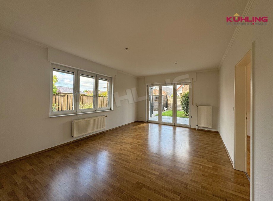 Wohn-/Esszimmer mit Zugang zur Terrasse Zweifamilienhaus Dinklage