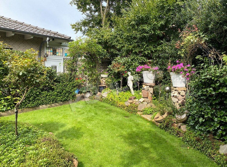 Einblicke in den Garten Bungalow Lohne