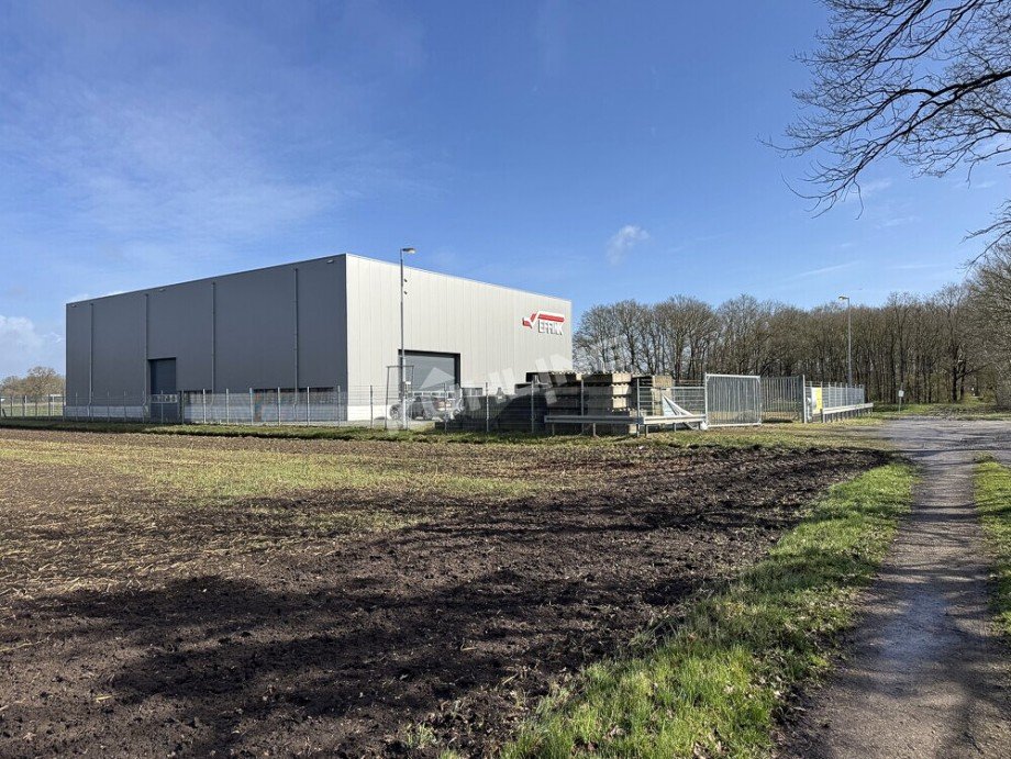 Ihr neuer Standort in greifbarer N�he Halle Bakum