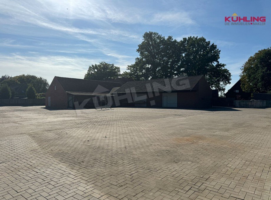 Blick auf die Maschinenhalle Doppelhaush�lfte B�hren