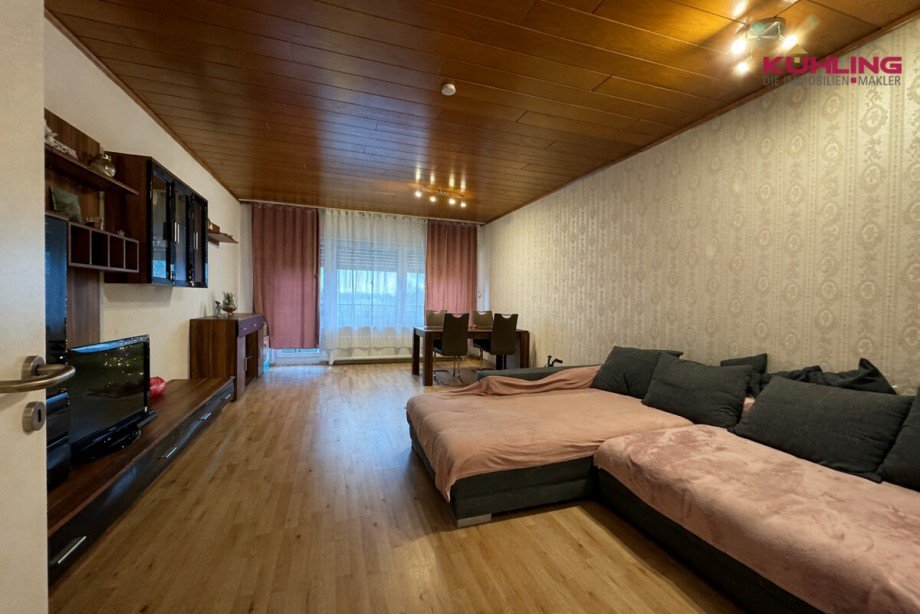 Wohn-Esszimmer mit Zugang zum Balkon Dachgeschosswohnung Vechta