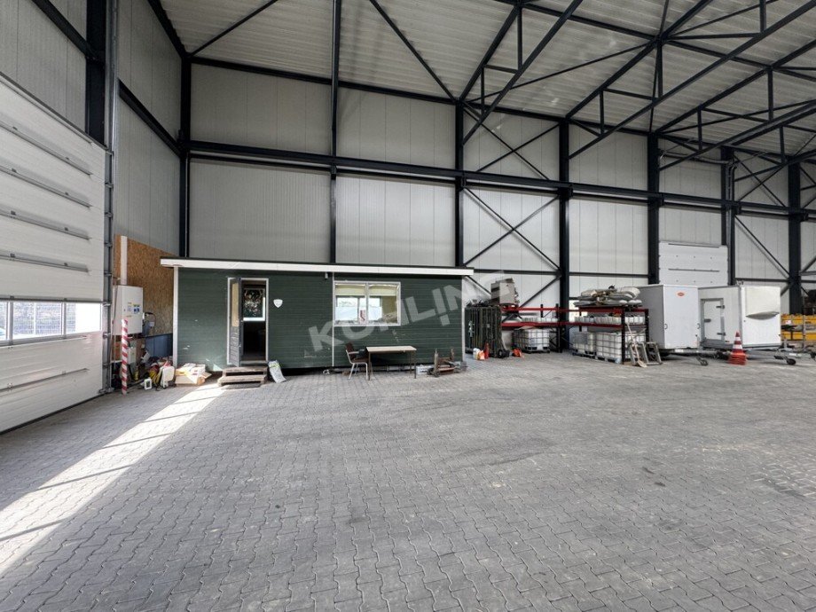 B�rocontainer Halle Bakum