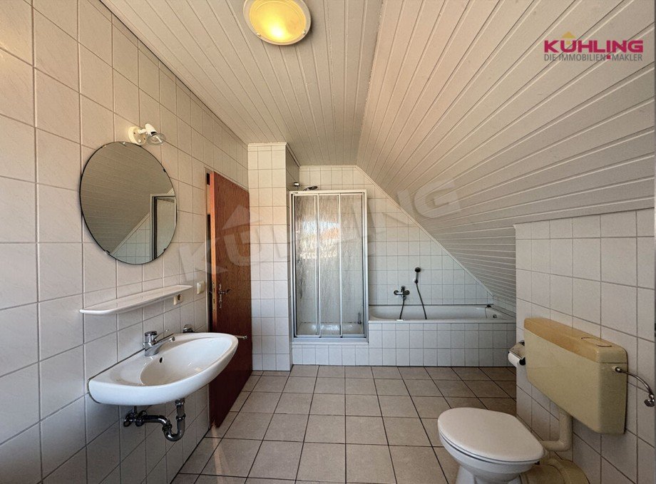 Badezimmer OG Doppelhaush�lfte B�hren