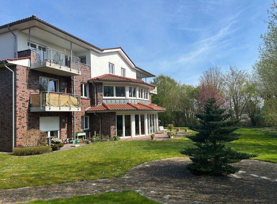 Einblick Gartenbereich Etagenwohnung Gro�enkneten