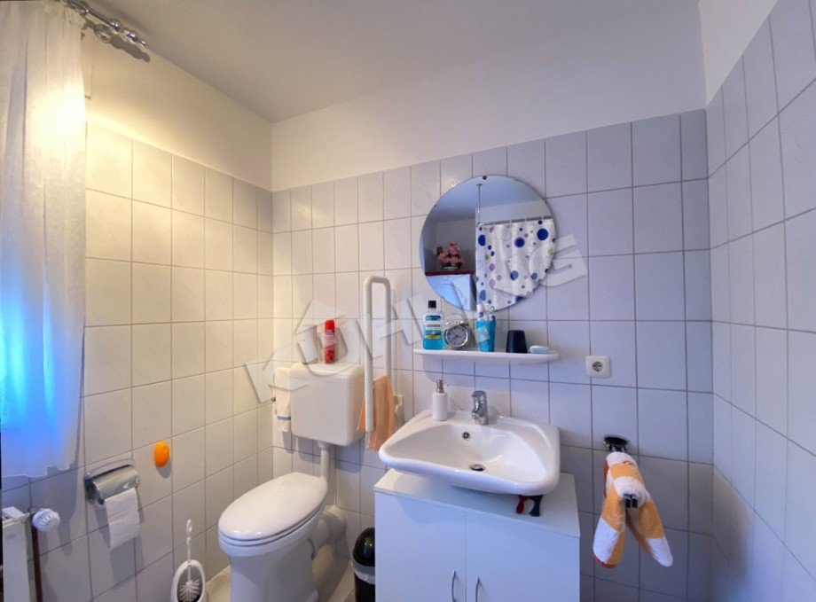 Bad EG li Mehrfamilienhaus L�ningen