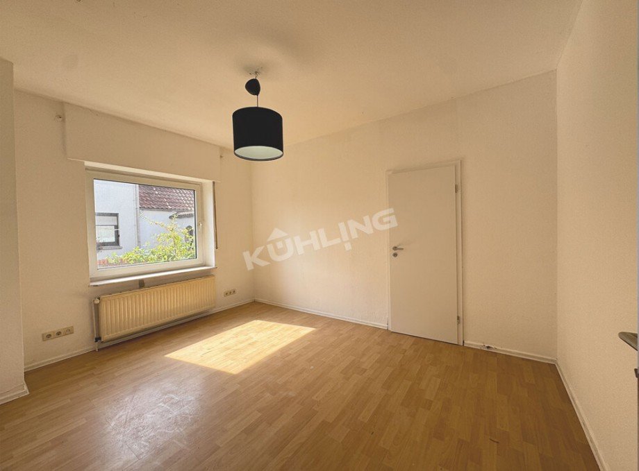 Schlafzimmer mit Zugang zur separaten Toilette Zweifamilienhaus Vechta