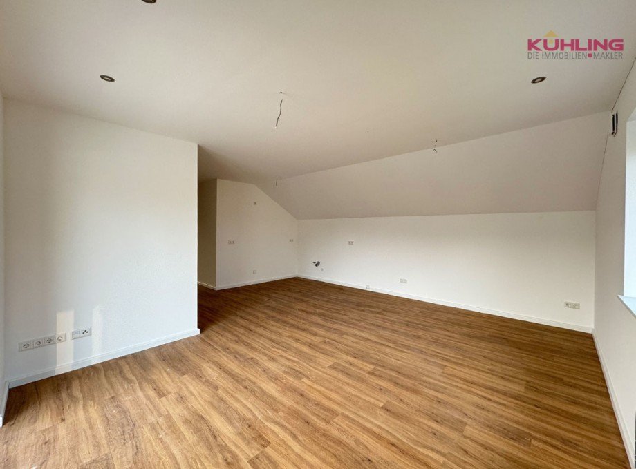 Offener Wohn-Ess-K�che mit Zugang zum Balkon Dachgeschosswohnung Vechta