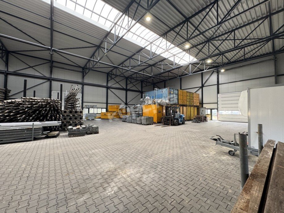  Halle Bakum
