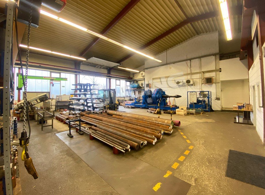 Vorderer Hallenabschnitt nebst Vorarbeiterb�ro Halle Goldenstedt / Lutten