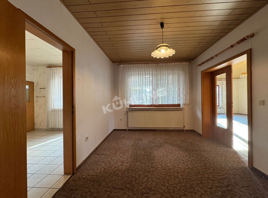 Esszimmer mit Zugang zur K�che Zweifamilienhaus Rechterfeld