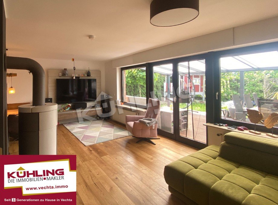 Wohn-Esszimmer mit Zugang zur �berdachten Terrasse Einfamilienhaus Vechta