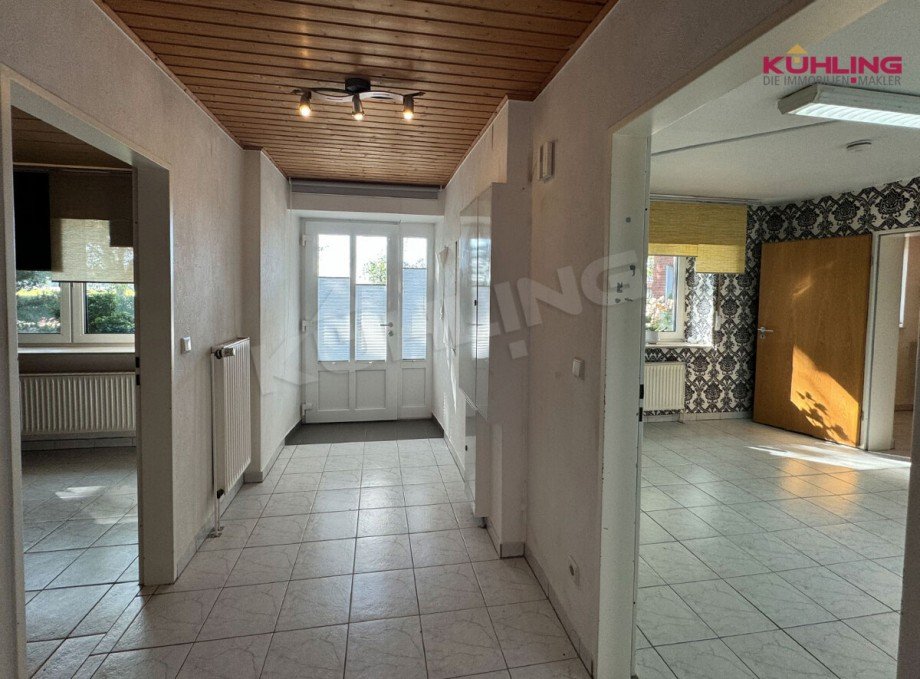 Flur Doppelhaush�lfte B�hren