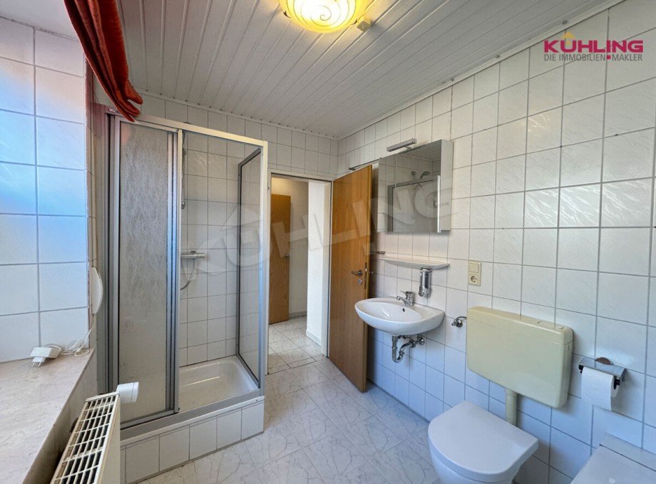Badezimmer Doppelhaush�lfte B�hren