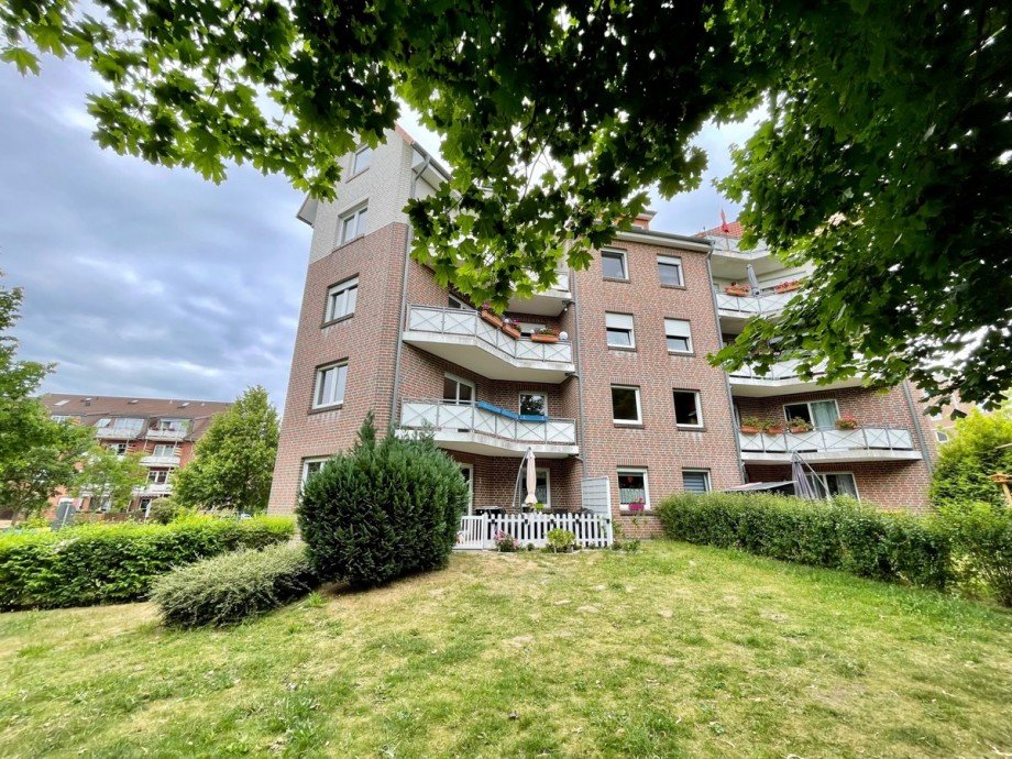 R�ckansicht Etagenwohnung Bergen auf R�gen