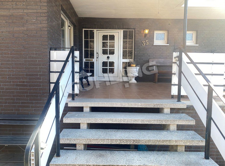 Aufgang zum Eingangsbereich und zur Veranda Einfamilienhaus Vechta