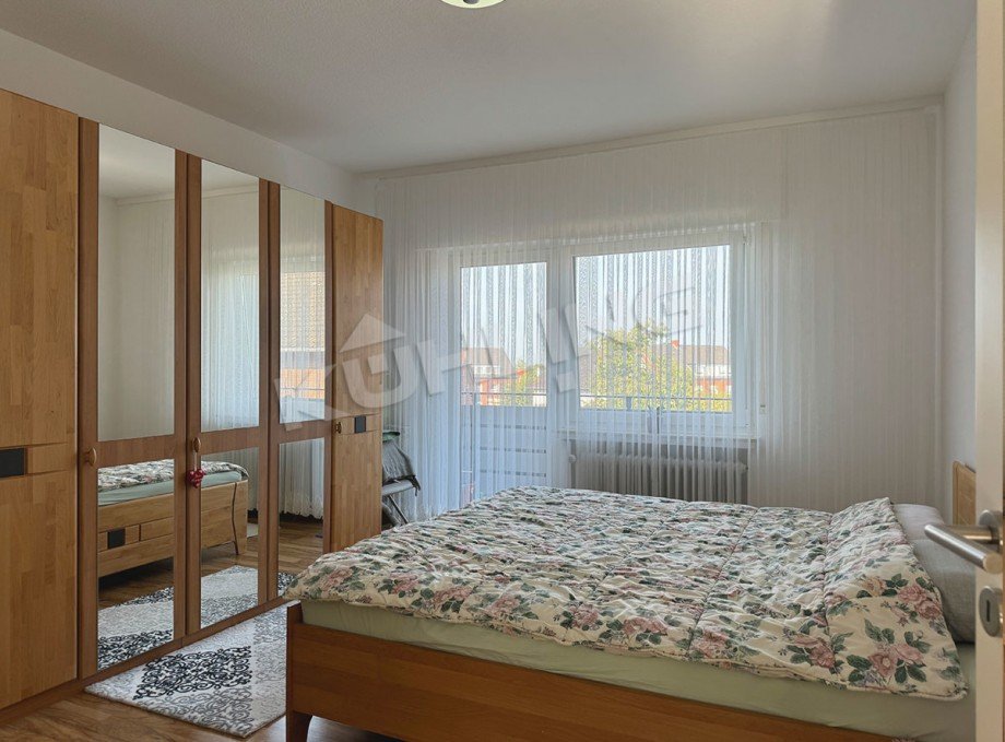 Elternschlafzimmer mit Zugang zum Balkon Reihenmittelhaus Lohne