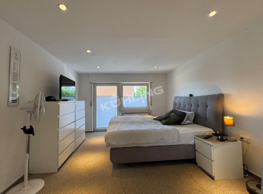 Schlafzimmer mit Zugang zum Balkon Einfamilienhaus Lohne