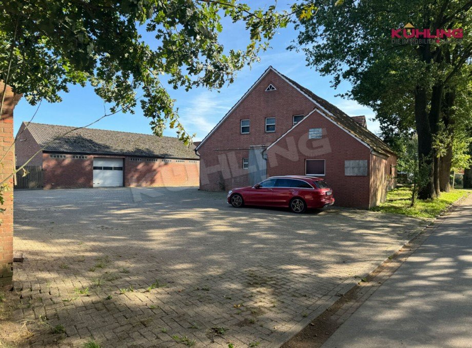 Hofeinfahrt Doppelhaush�lfte B�hren